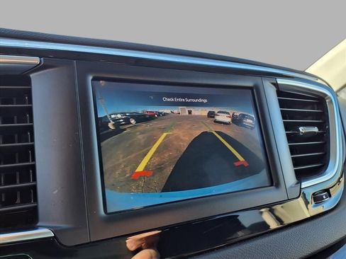 Used 2024 Chrysler Voyager LX image 6
