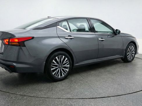 Used 2025 Nissan Altima 2.5 SV FWD image 9