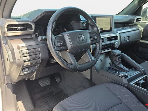 Used 2025 Toyota Tacoma SR5 AWD/4WD image 16