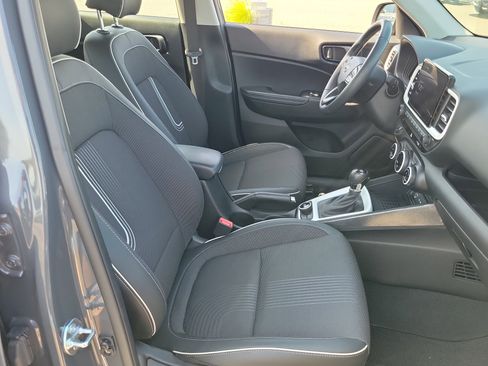 Certified 2025 Hyundai Venue Limited FWD image 22