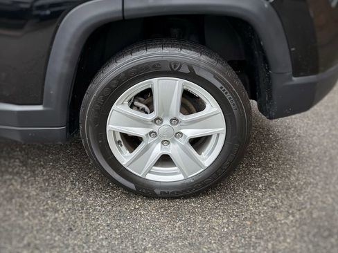 Used 2022 Jeep Compass Latitude AWD/4WD image 16
