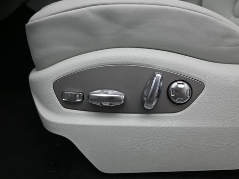 New 2026 Porsche Macan Turbo image 15