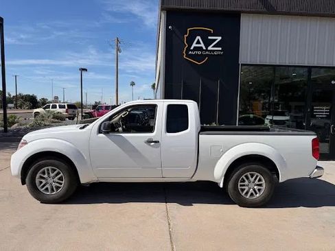 Used 2017 Nissan Frontier SV image 5