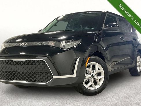 Used 2025 Kia Soul LX FWD image 14