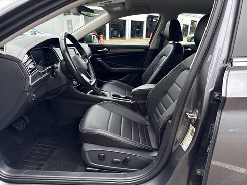 Used 2024 Volkswagen Jetta SE FWD image 14