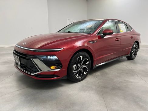 Used 2025 Hyundai Sonata SEL FWD image 3