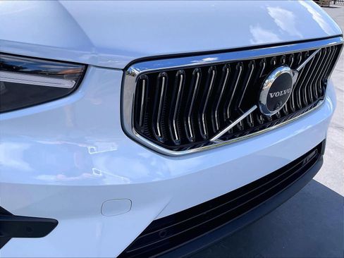 Used 2025 Volvo XC40 B5 Plus image 33