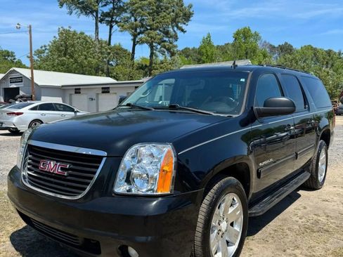 Used 2011 GMC Yukon XL SLT w/ SLT-2 Equipment Package AWD/4WD image 4