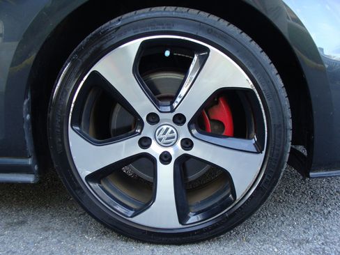 Used 2017 Volkswagen Golf S image 34