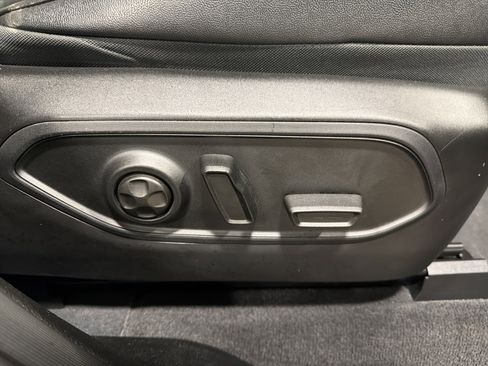 Used 2023 Jeep Grand Cherokee Limited image 9