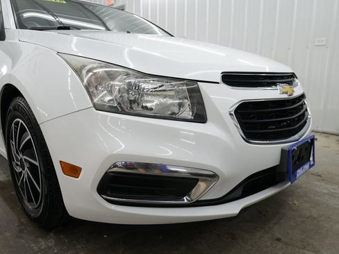 Used 2016 Chevrolet Cruze L image 3