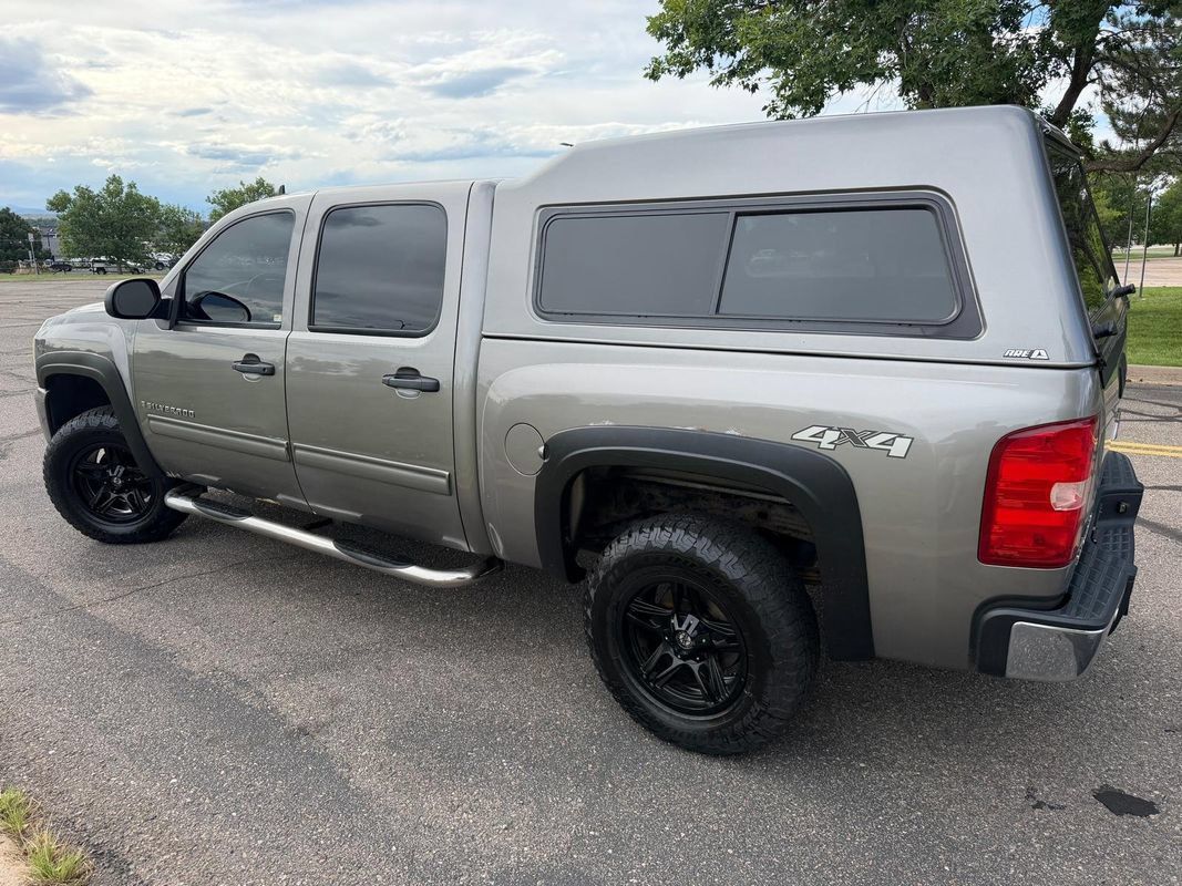 Used 2009 Chevrolet Silverado 1500 LT w/ Power Pack Plus AWD/4WD image 2