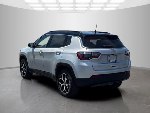 Used 2025 Jeep Compass Limited AWD/4WD image 5