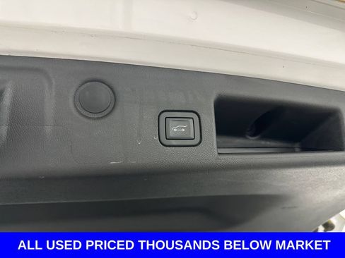 Used 2023 Chevrolet Equinox Premier FWD image 21