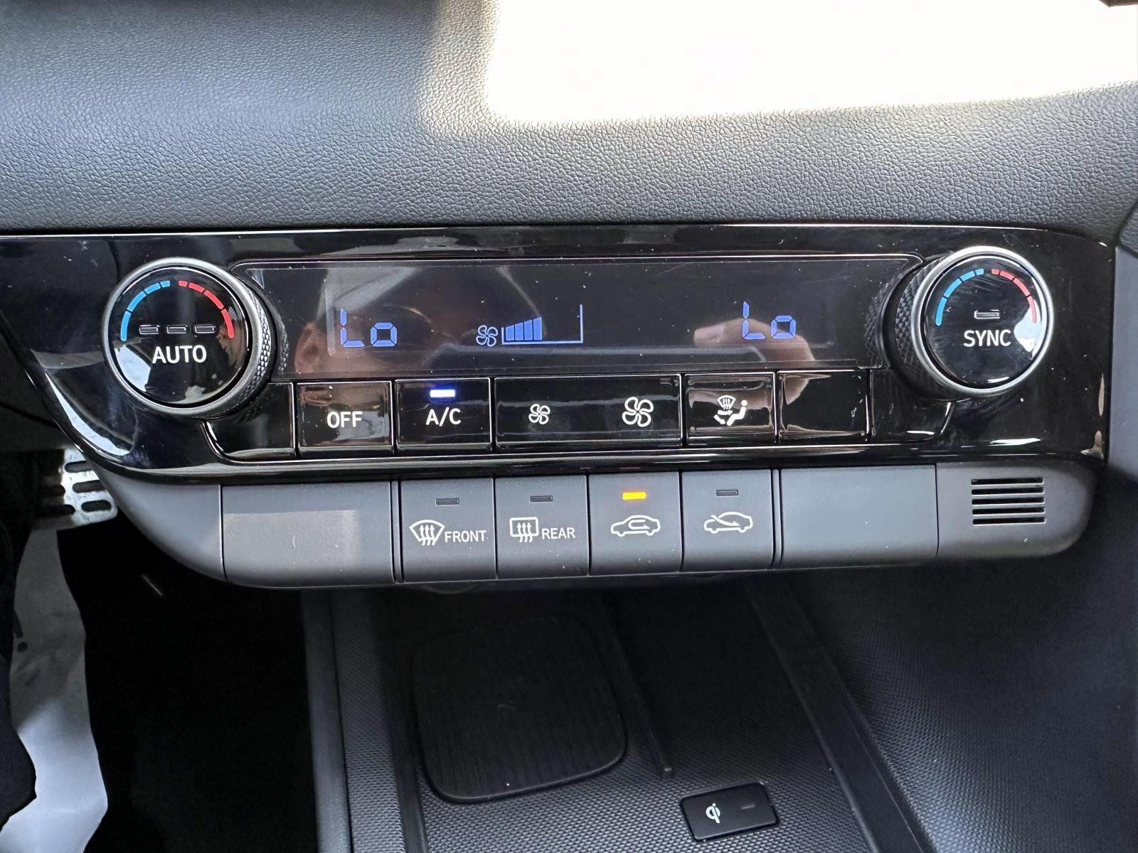 Used 2025 Hyundai Elantra Sport FWD image 24