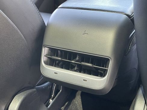 Used 2022 Tesla Model Y Performance AWD/4WD image 16