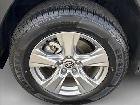 Used 2025 Toyota RAV4 XLE AWD/4WD image 9