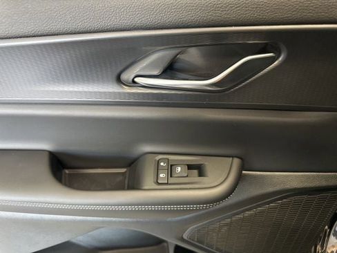 New 2025 Jeep Grand Cherokee L Altitude image 38