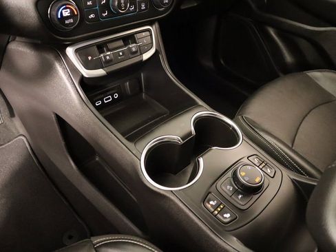 Used 2024 GMC Terrain SLT image 8