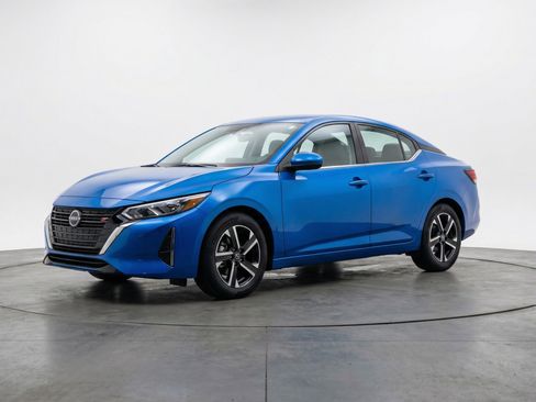 Used 2025 Nissan Sentra SV image 3