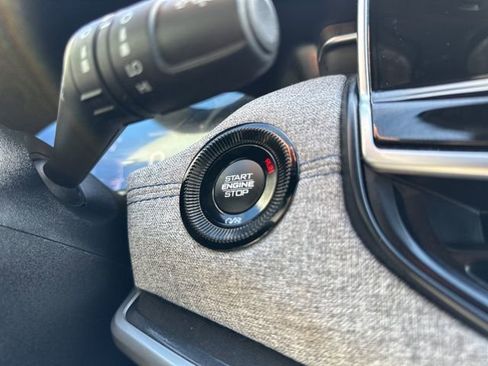 Certified 2025 Jeep Compass Latitude image 24