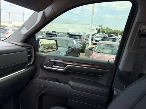 Used 2023 Chevrolet Silverado 1500 LT AWD/4WD image 28