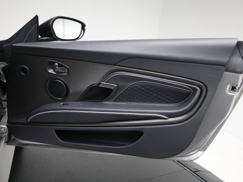 Used 2023 Aston Martin DBS Coupe image 28