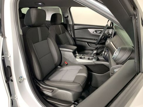 Used 2025 Chevrolet Blazer LT image 36