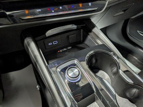 Used 2024 Buick Envision Avenir image 26