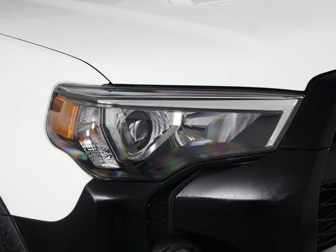 Used 2023 Toyota 4Runner TRD Off-Road Premium w/ Moonroof Package AWD/4WD image 25
