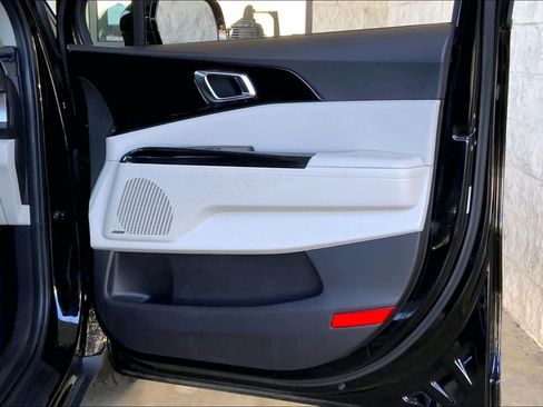 Used 2022 Kia Carnival SX Prestige image 22