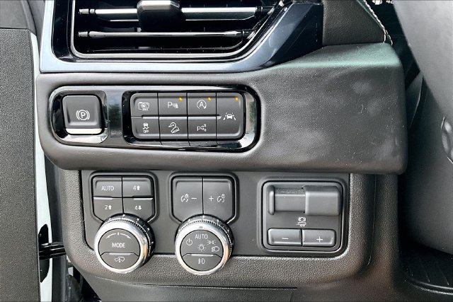 Used 2025 GMC Yukon AT4 Ultimate AWD/4WD image 15