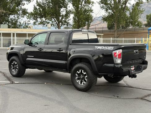 Used 2023 Toyota Tacoma TRD Off-Road w/ TRD Premium Off Road Package AWD/4WD image 4
