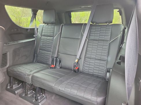 Used 2023 Cadillac Escalade ESV Sport Platinum w/ LPO, ONYX Package AWD/4WD image 17