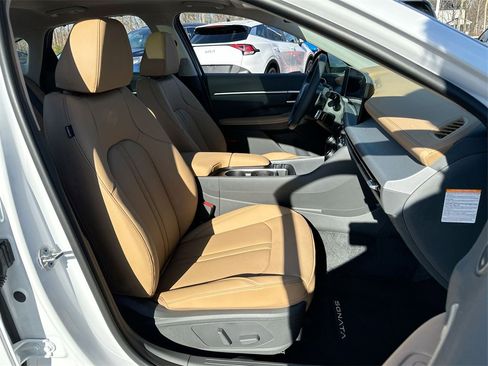 New 2025 Hyundai Sonata Limited image 28