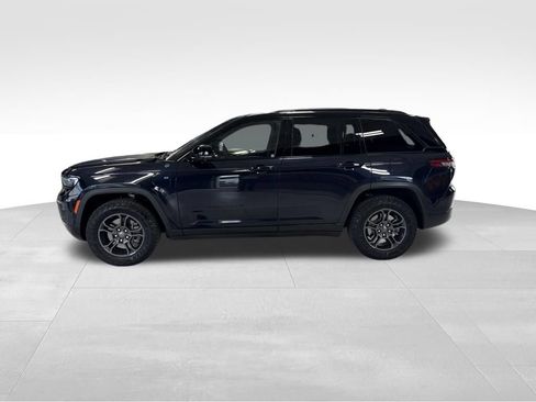Used 2024 Jeep Grand Cherokee Trailhawk w/ Advanced Protech Group II AWD/4WD image 2