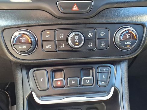 Used 2021 GMC Terrain SLT w/ LPO, Floor Liner Package AWD/4WD image 16