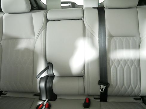 New 2025 Mitsubishi Outlander AWD image 3