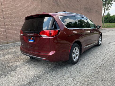 Used 2017 Chrysler Pacifica Touring-L Plus FWD image 5