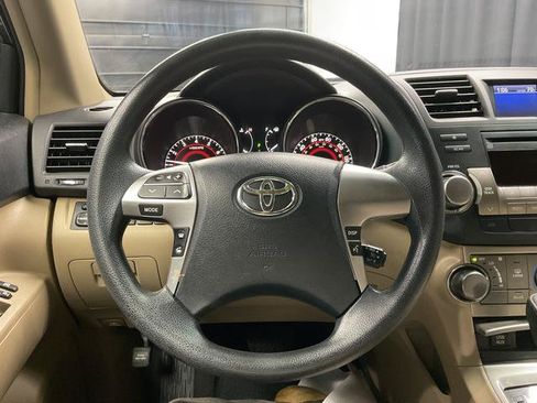 Used 2012 Toyota Highlander 4WD w/ Tech Pkg image 19