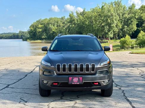 Used 2015 Jeep Cherokee Trailhawk w/ Comfort/Convenience Group AWD/4WD image 2
