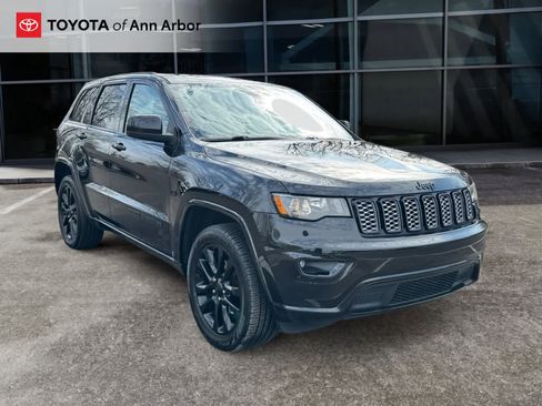 Used 2020 Jeep Grand Cherokee Altitude image 1