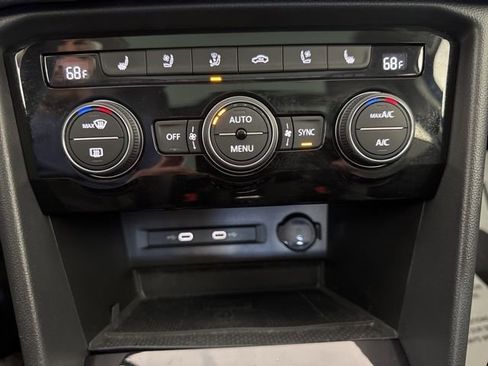 Used 2023 Volkswagen Taos SEL AWD/4WD image 16