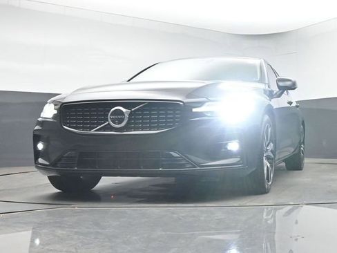 Used 2025 Volvo S60 B5 Plus AWD/4WD image 37