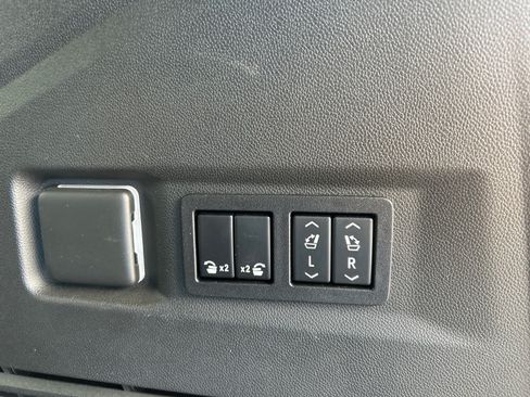 Used 2022 Chevrolet Tahoe RST w/ Luxury Package AWD/4WD image 7