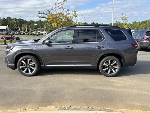 Used 2025 Honda Pilot Touring image 5