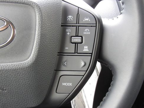 Used 2026 Toyota Prius LE AWD/4WD image 24