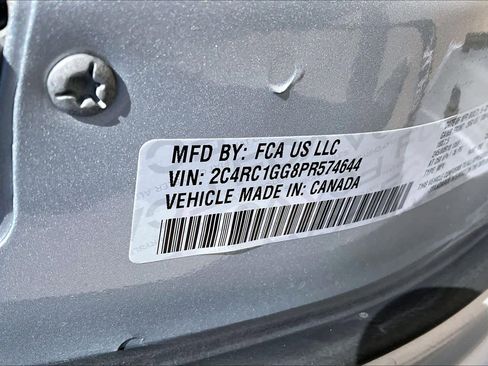 Used 2023 Chrysler Pacifica Limited w/ Uconnect Theater Family Group image 34