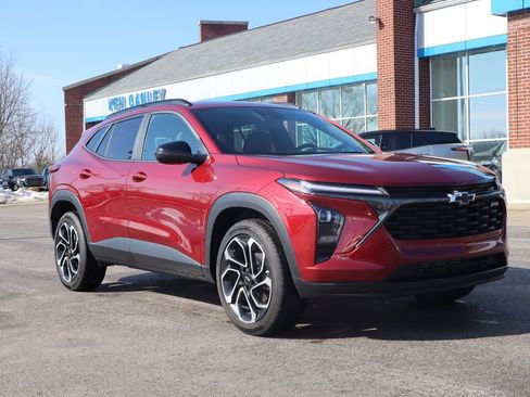 Used 2024 Chevrolet Trax RS w/ Driver Confidence Package image 2