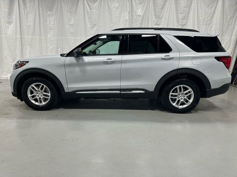 Used 2025 Ford Explorer Active image 4